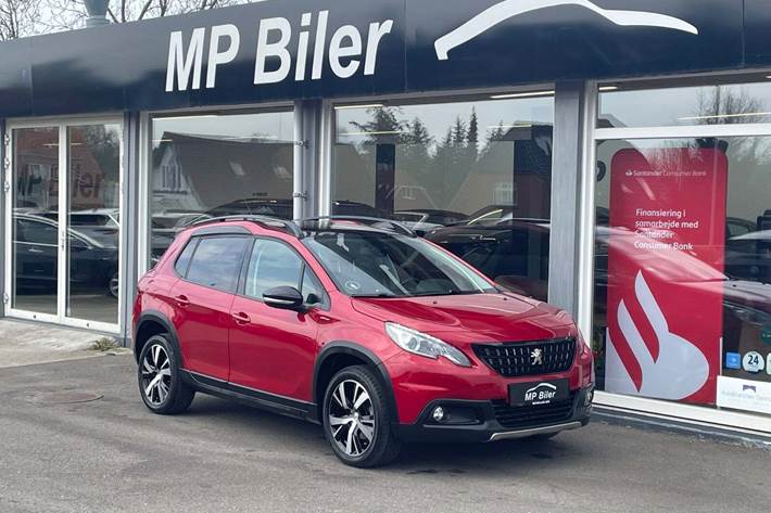 Rød Peugeot 2008 fra 2019 set udefra