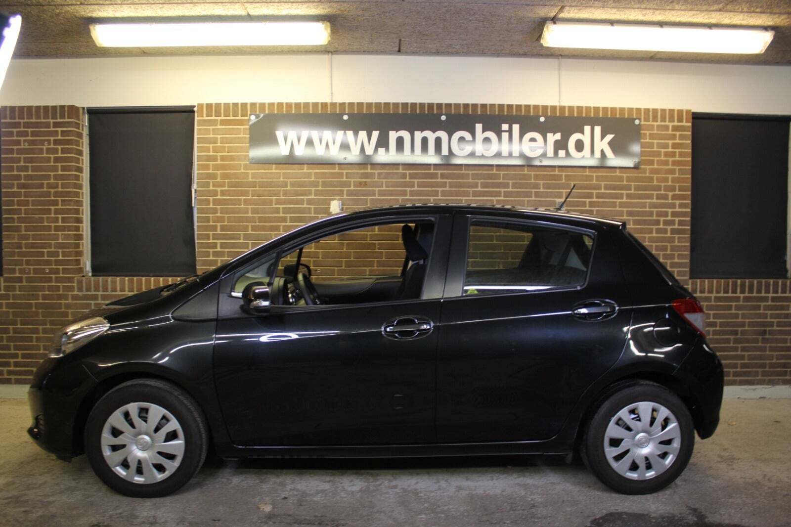 Sort Toyota Yaris fra 2013