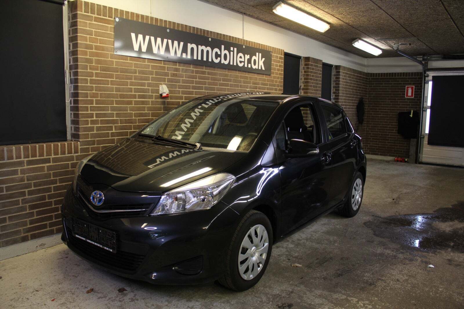 Sort Toyota Yaris fra 2013
