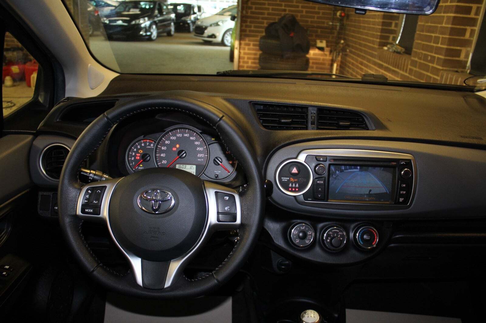 Sort Toyota Yaris fra 2013