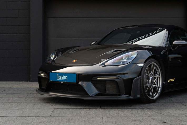 Sort Porsche 718 Cayman GT4 RS fra 2023