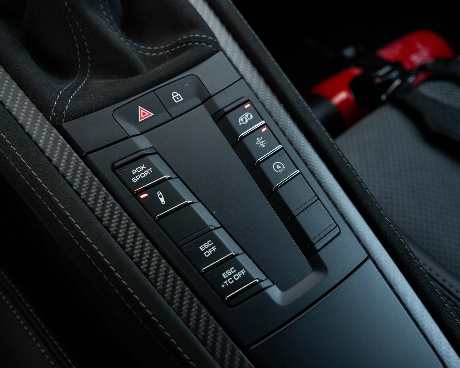 Sort Porsche 718 Cayman GT4 RS fra 2023