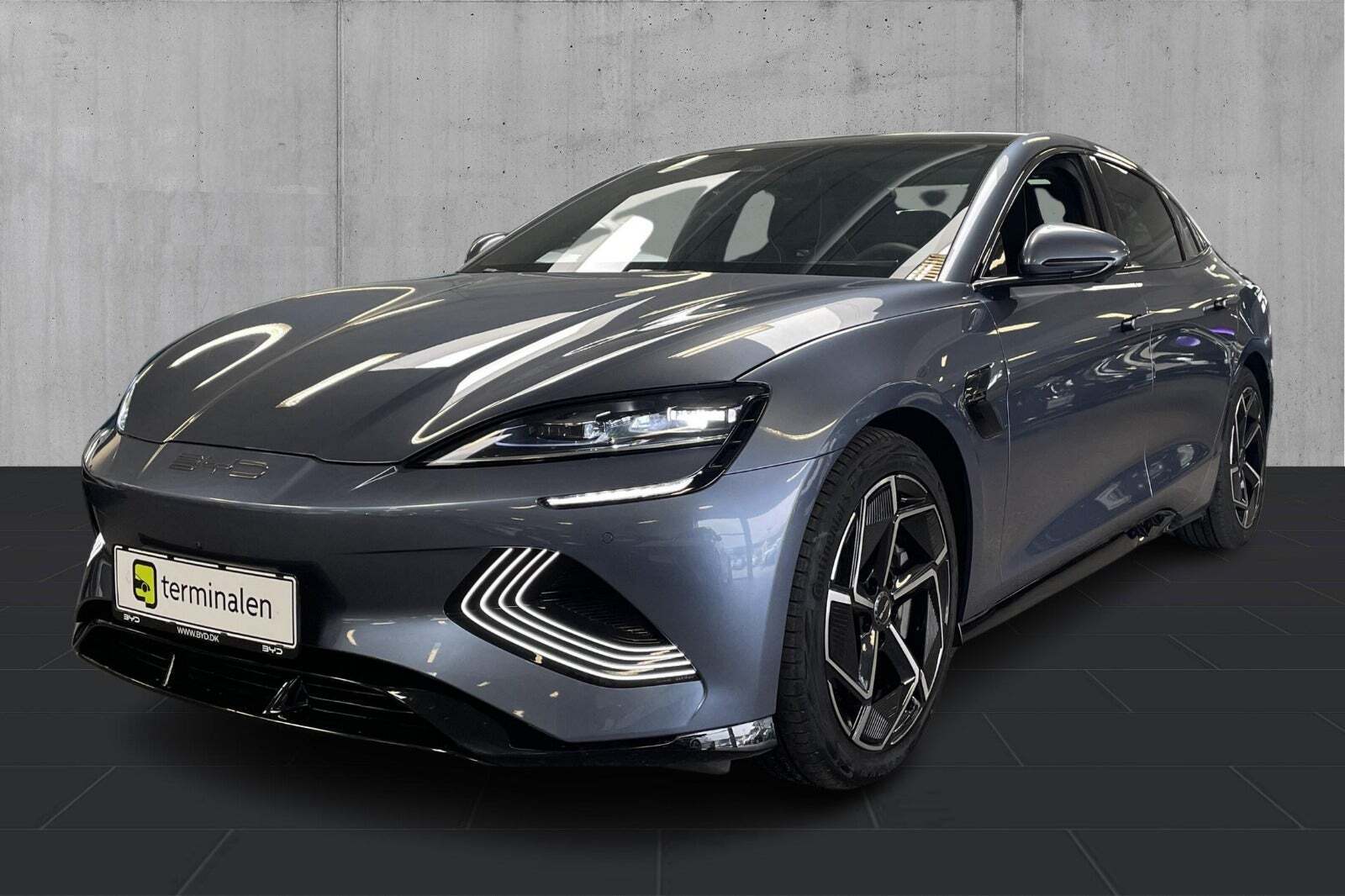 Blå BYD Seal fra 2024 set udefra