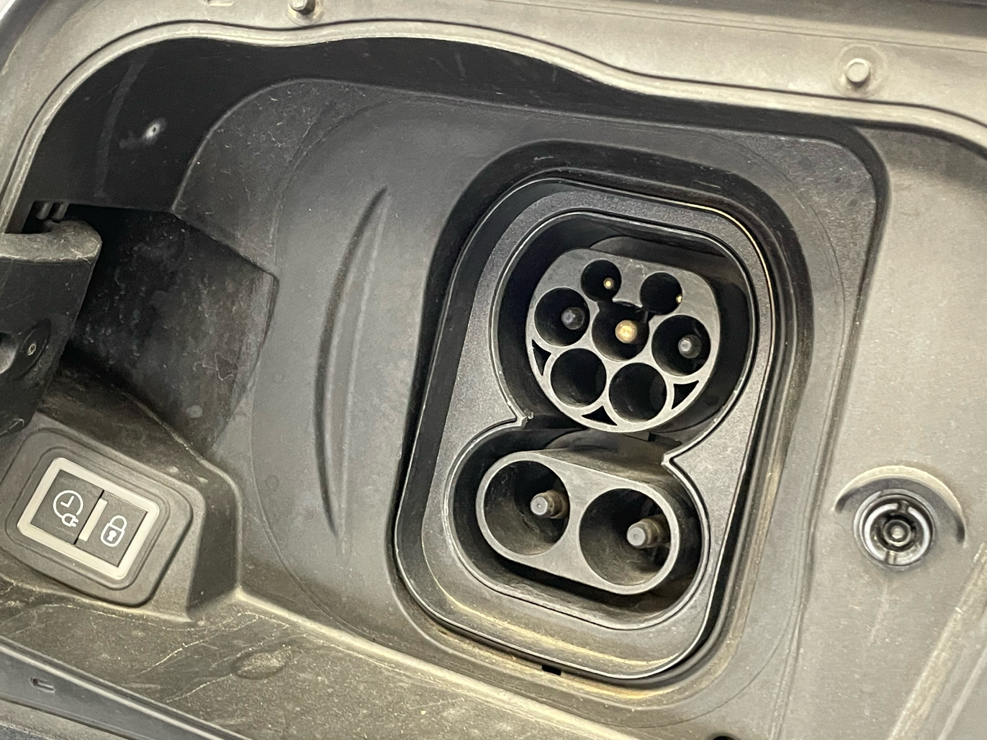 Grå Opel Mokka-e fra 2021