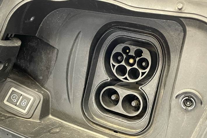 Grå Opel Mokka-e fra 2021