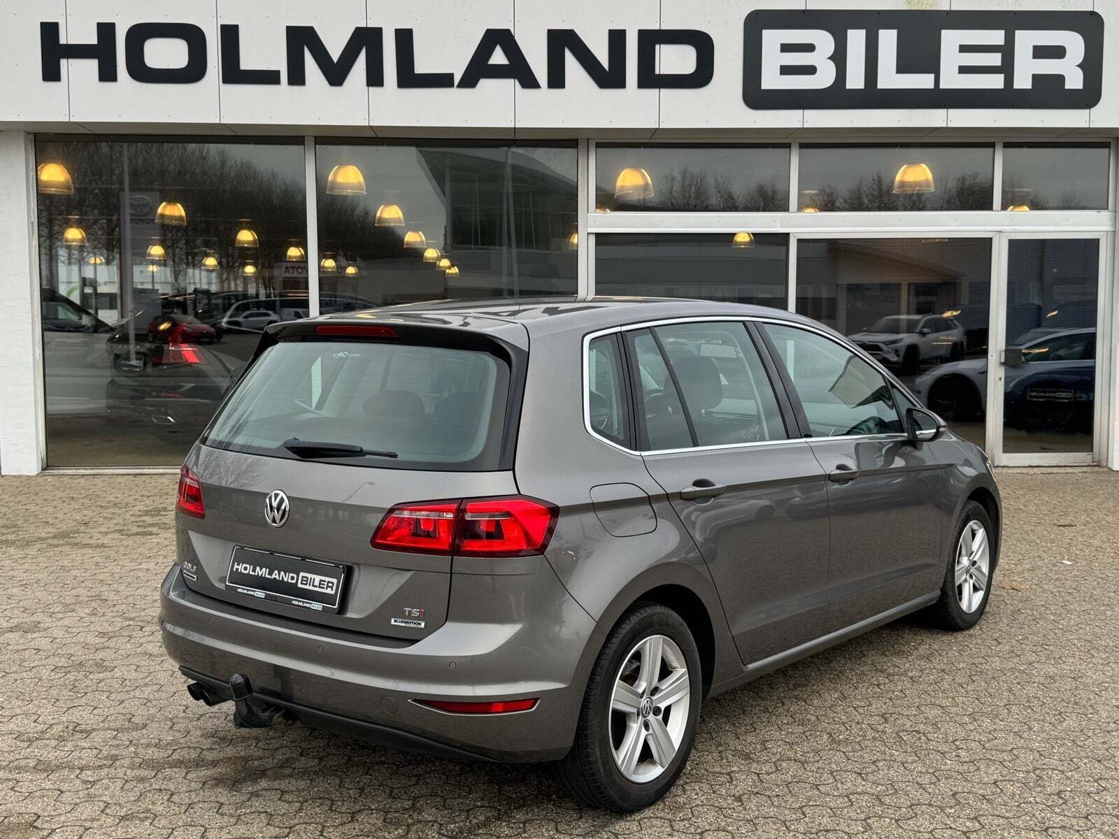 Grå VW Golf Sportsvan fra 2015