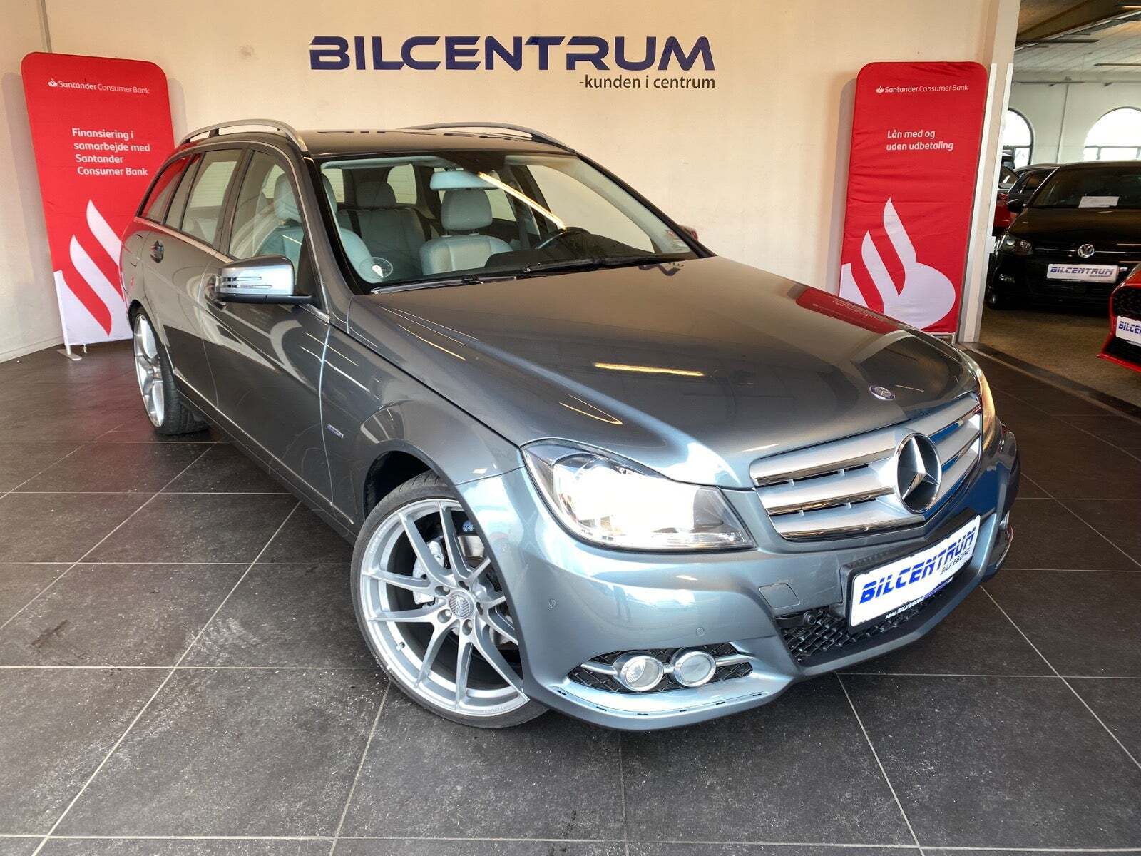 Sort Mercedes C220 fra 2012 set udefra