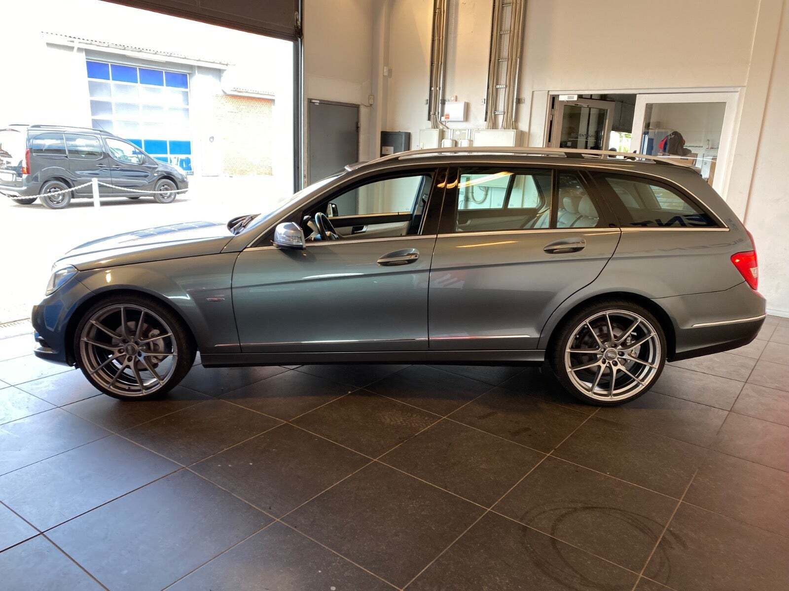 Sort Mercedes C220 fra 2012