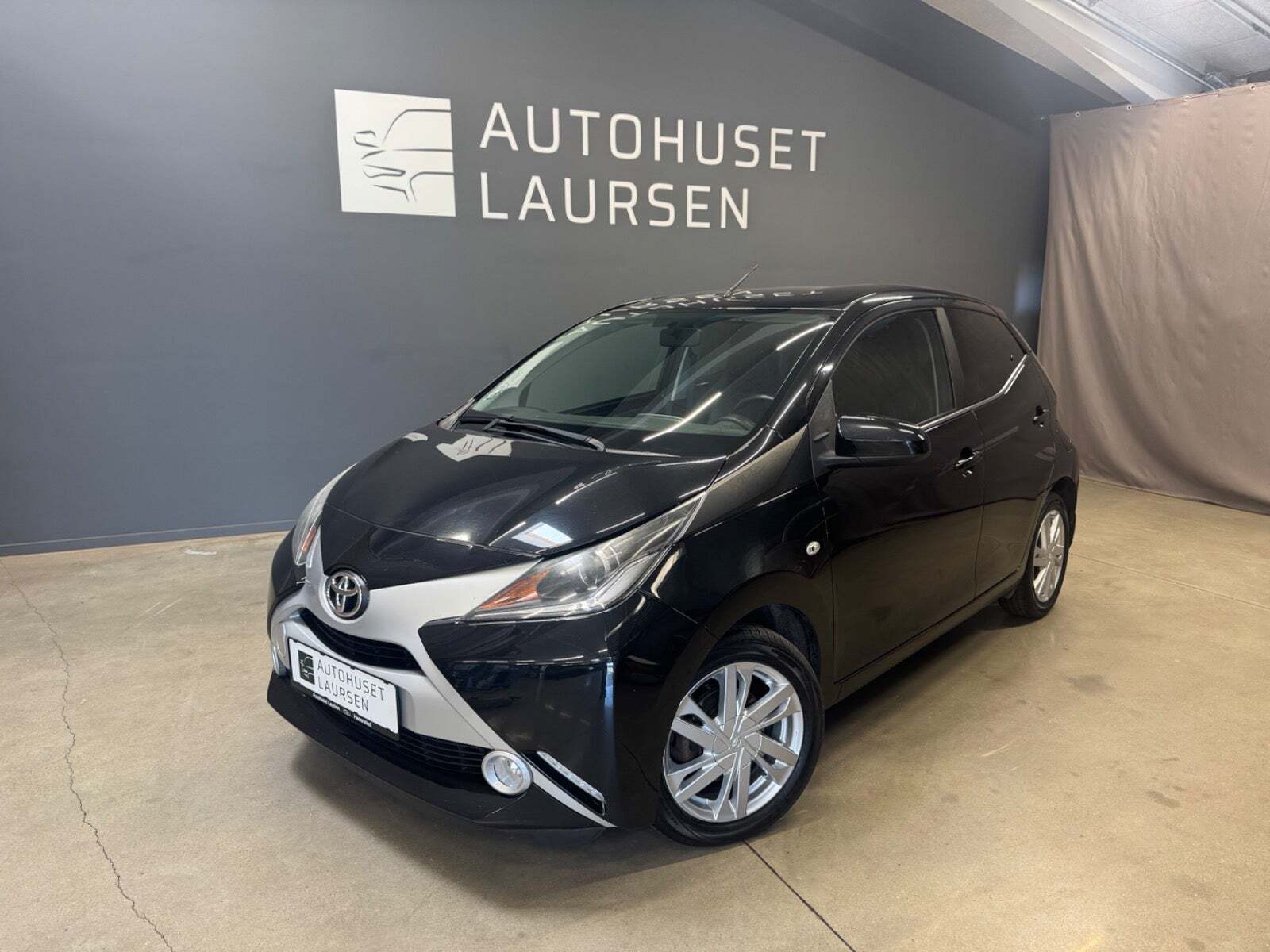 Sort Toyota Aygo fra 2015