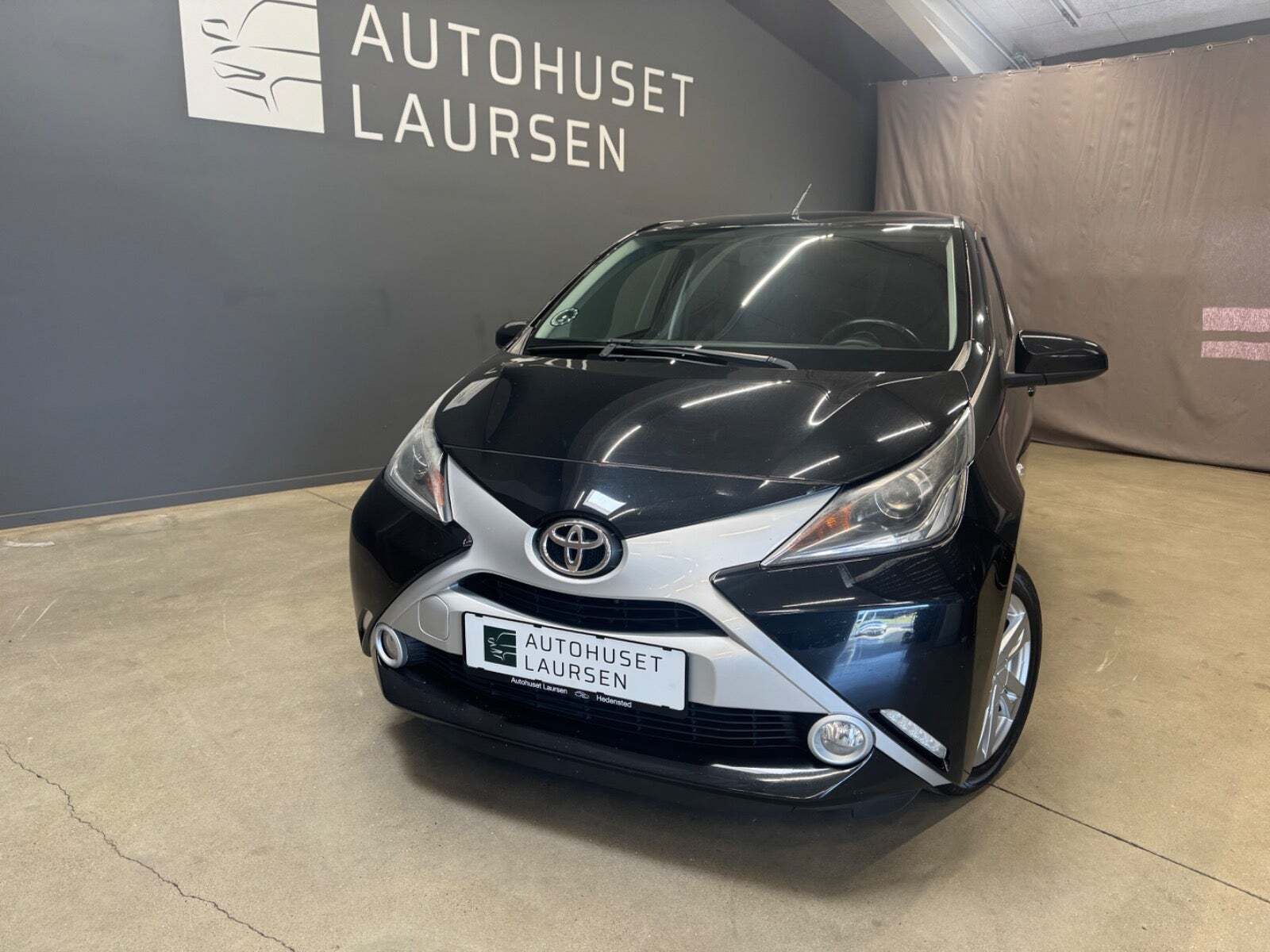 Sort Toyota Aygo fra 2015