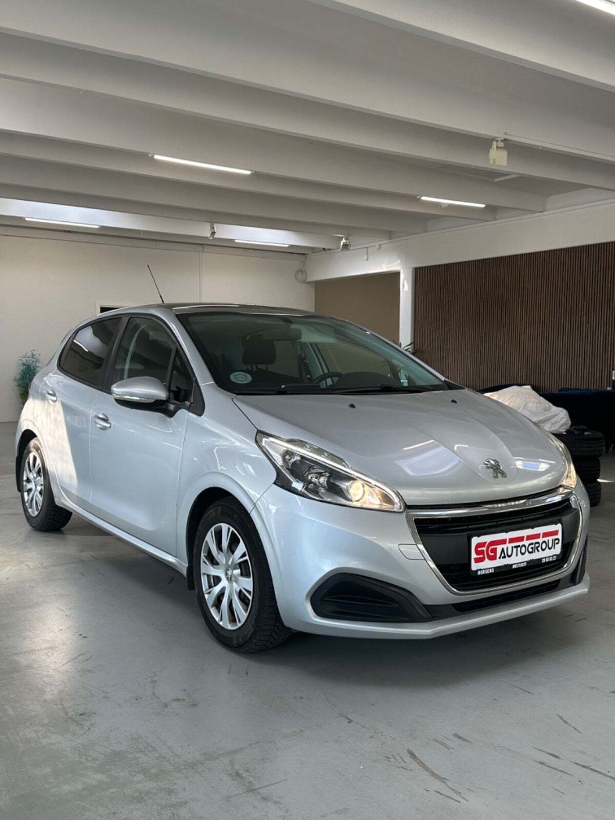 undefined Peugeot 208 fra 2016 set udefra