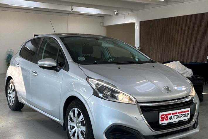 undefined Peugeot 208 fra 2016 set udefra