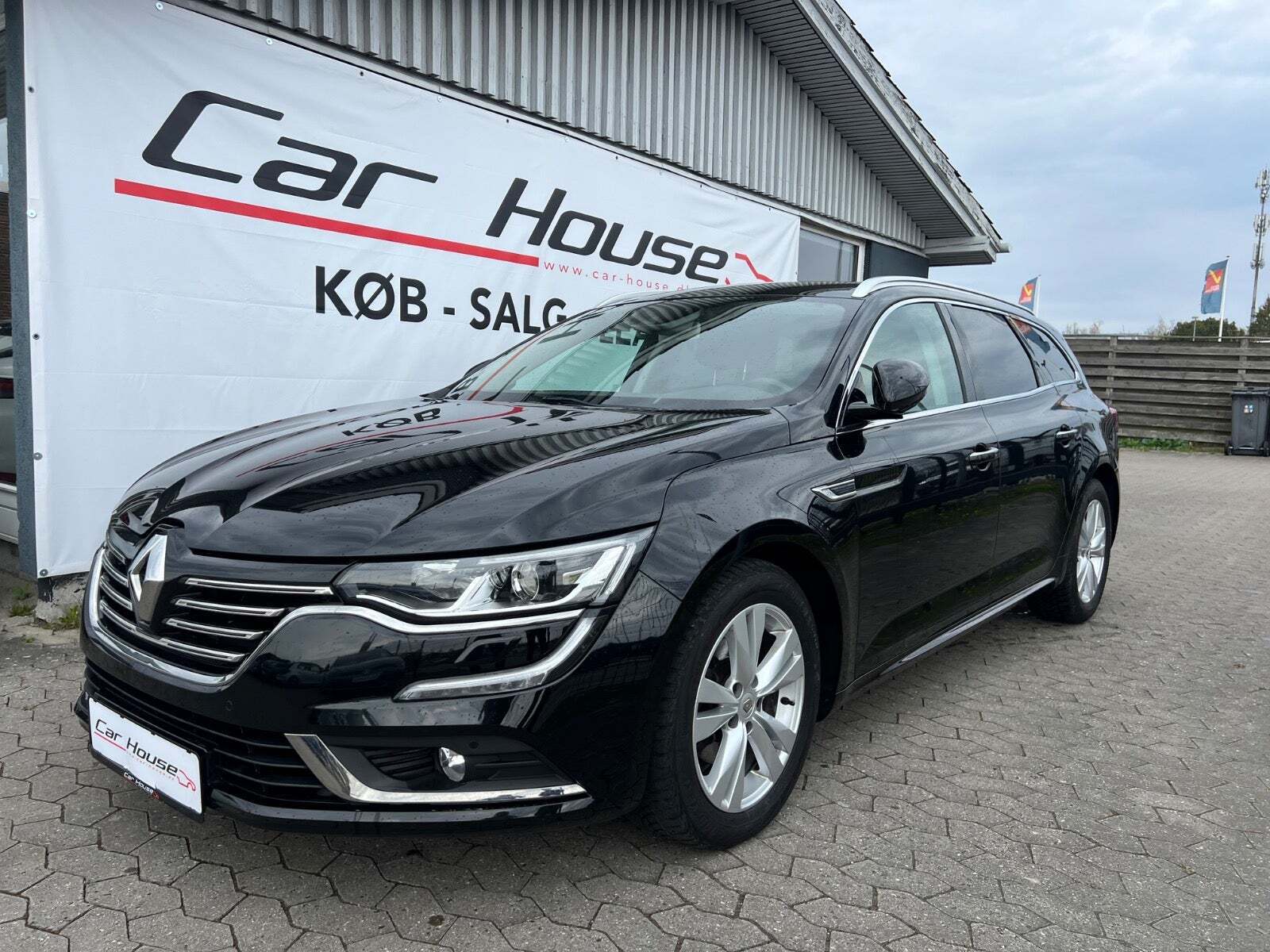 Sort Renault Talisman fra 2017 set udefra