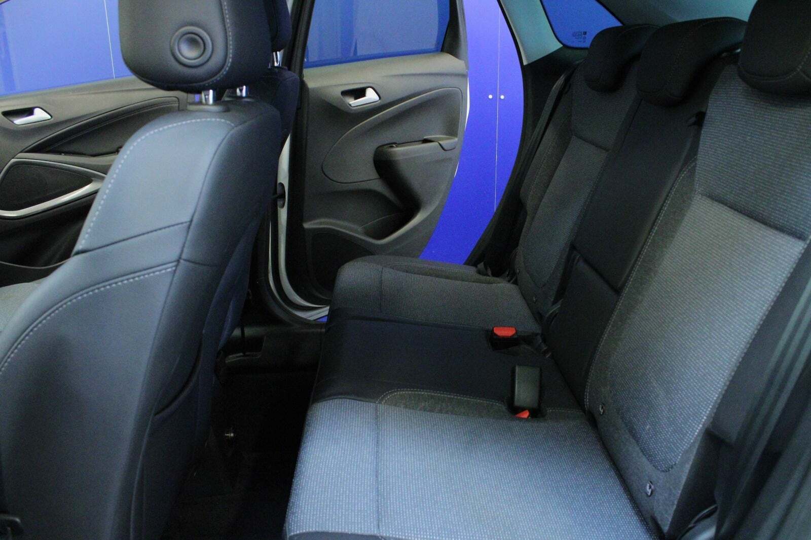 Hvid Opel Crossland fra 2024
