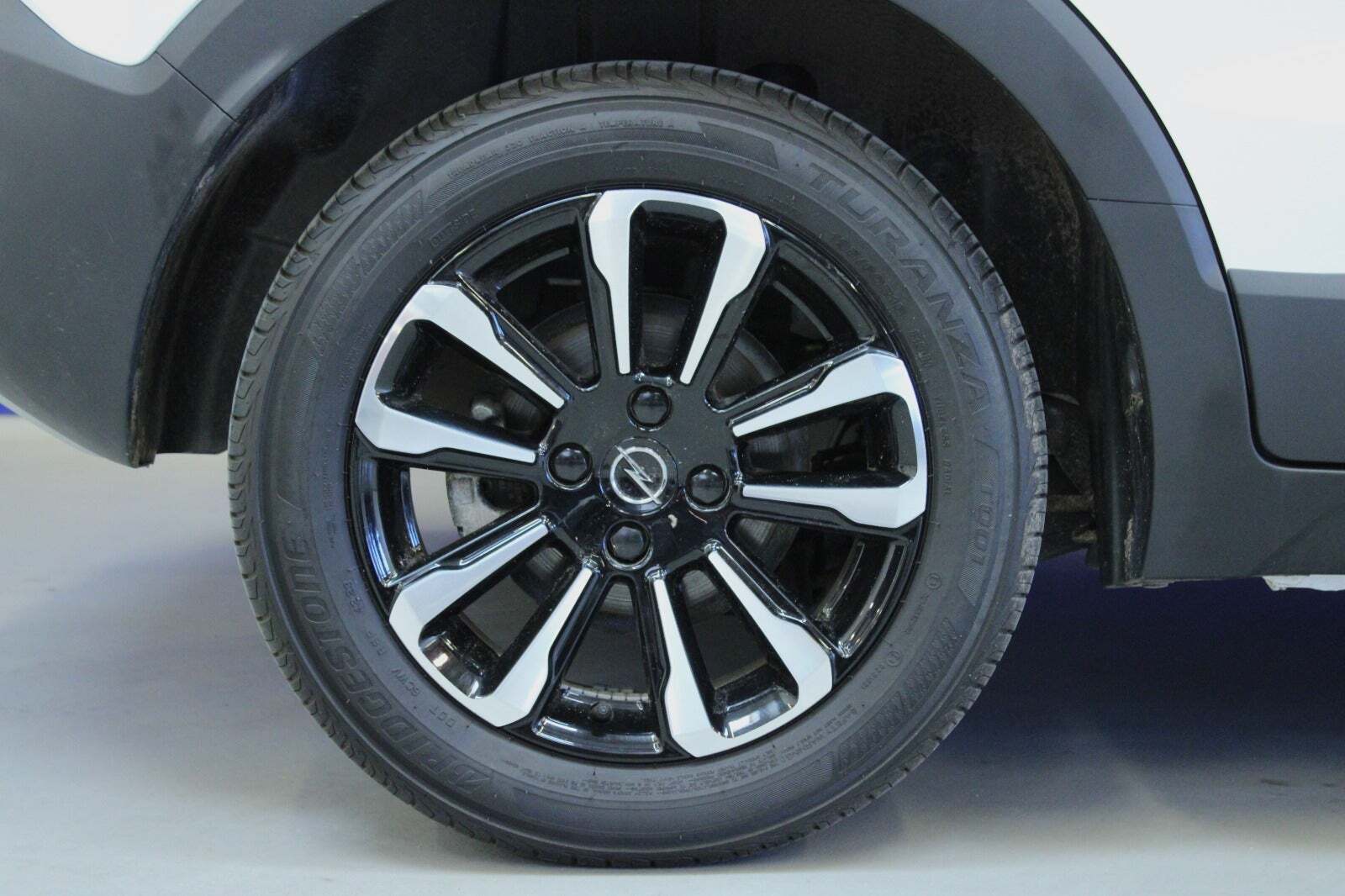 Hvid Opel Crossland fra 2024
