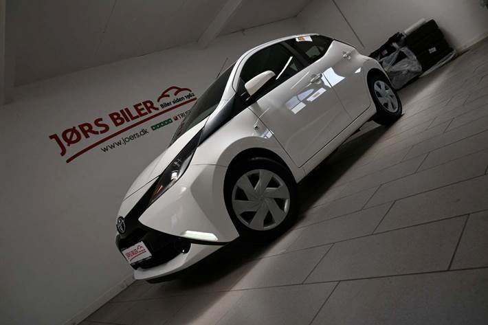 Hvid Toyota Aygo fra 2016