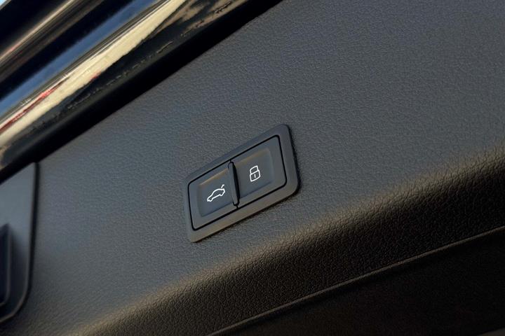 Sort Audi e-tron fra 2022