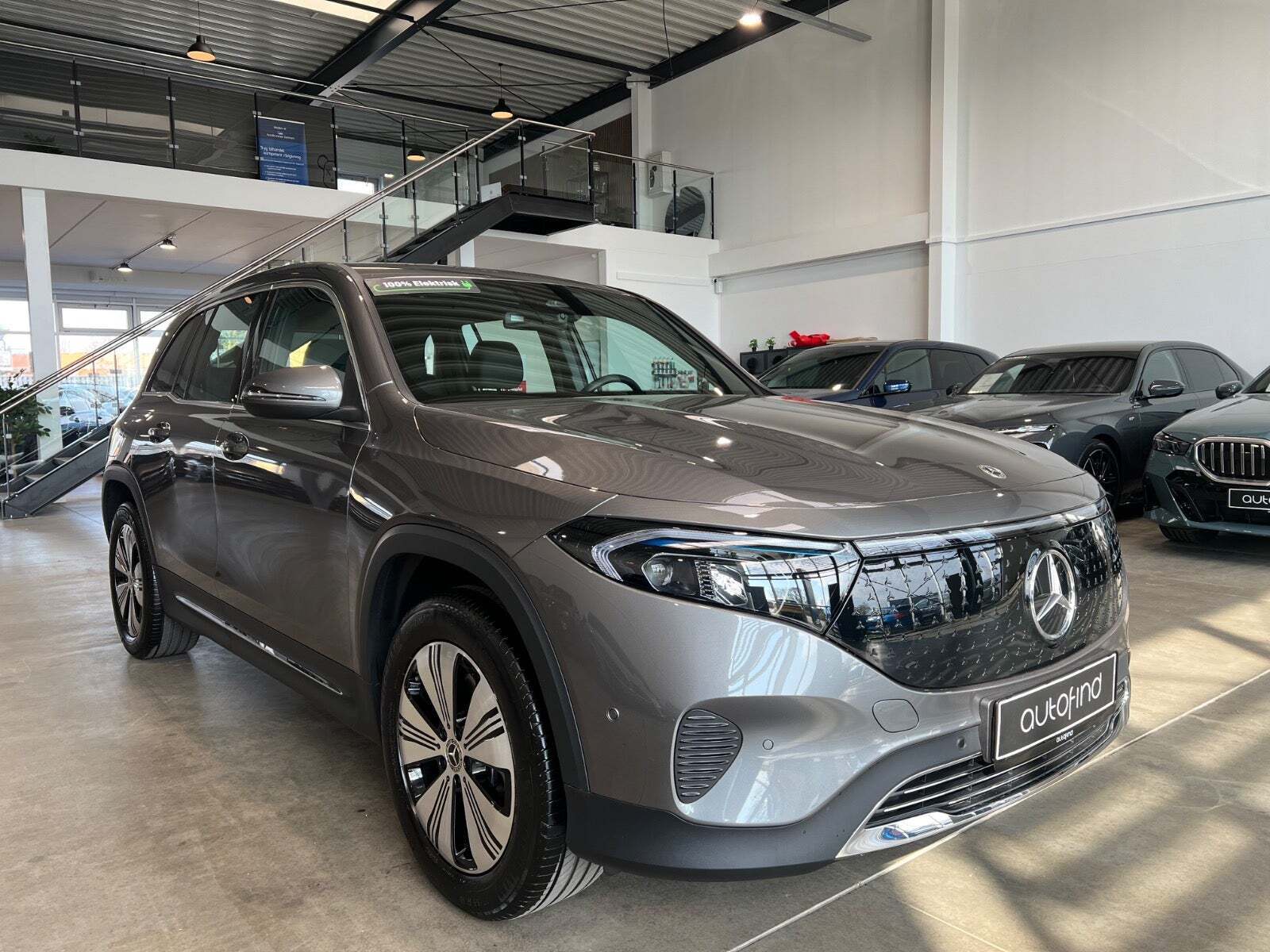 Grå Mercedes EQB250+ fra 2024