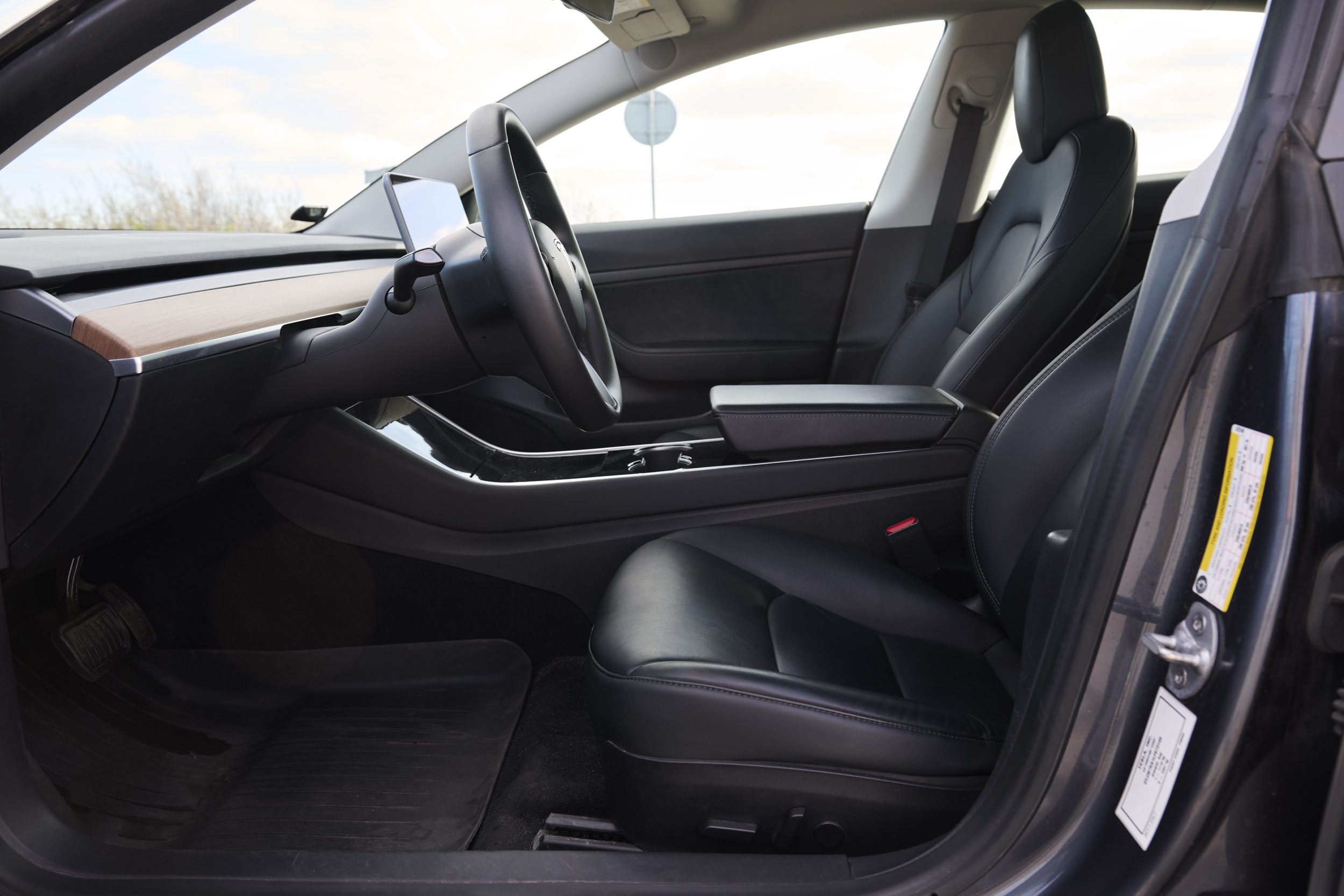 Grå Tesla Model 3 fra 2020