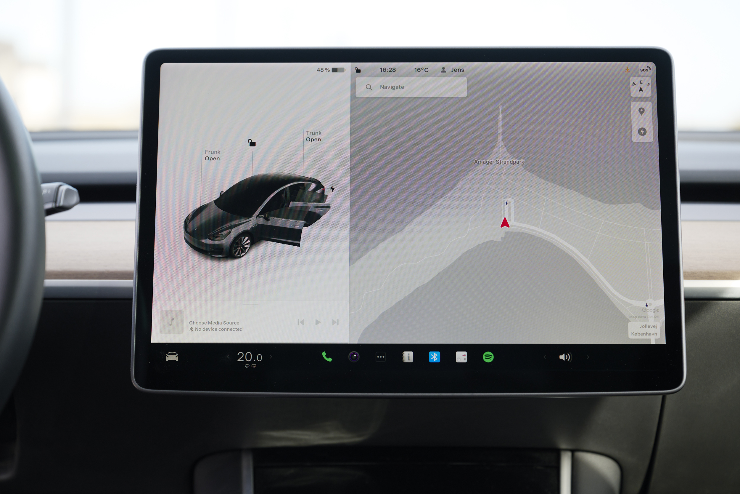 Grå Tesla Model 3 fra 2020