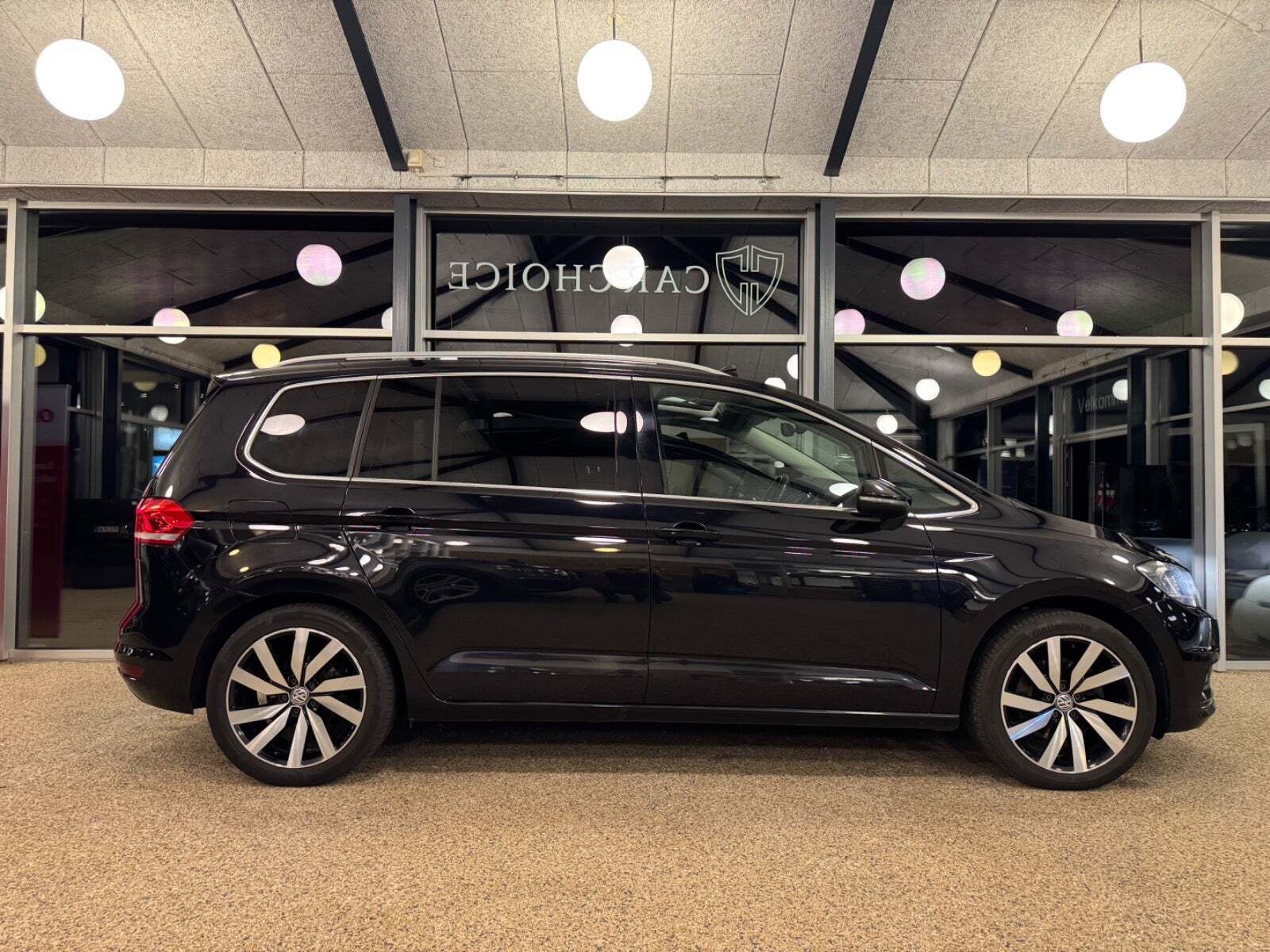 Sort VW Touran fra 2020