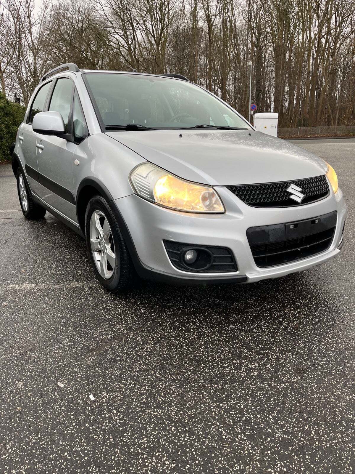 undefined Suzuki SX4 fra 2011 set udefra