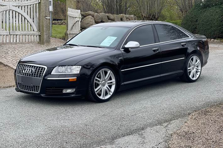 Sort Audi S8 fra 2007