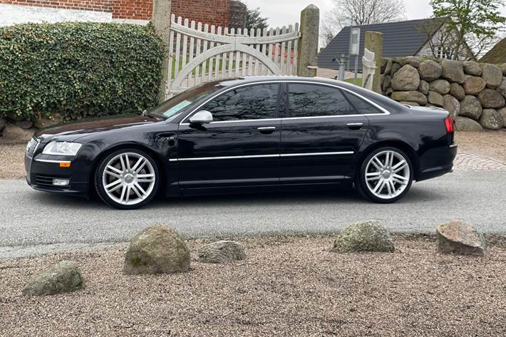 Sort Audi S8 fra 2007