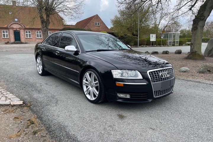 Sort Audi S8 fra 2007