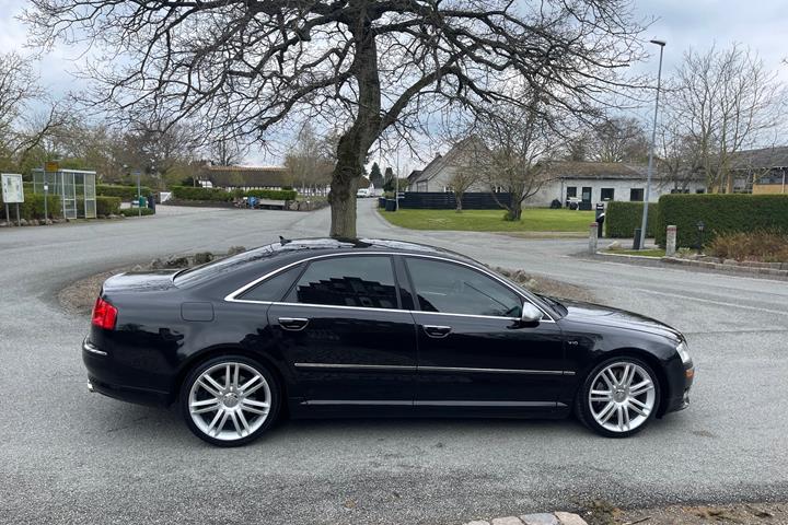 Sort Audi S8 fra 2007