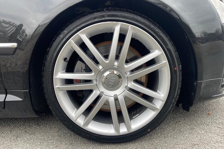 Sort Audi S8 fra 2007