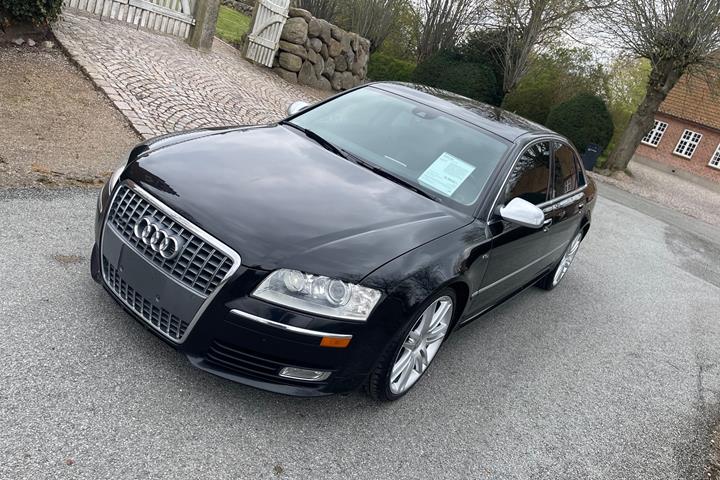Sort Audi S8 fra 2007