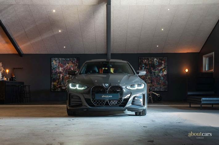 Grå BMW i4 fra 2022