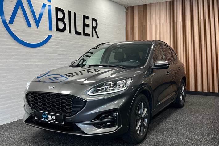 Grå Ford Kuga fra 2020 set udefra