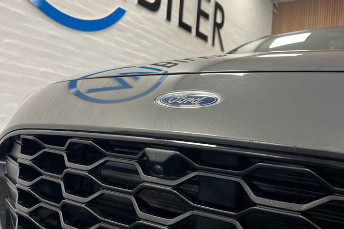 Grå Ford Kuga fra 2020