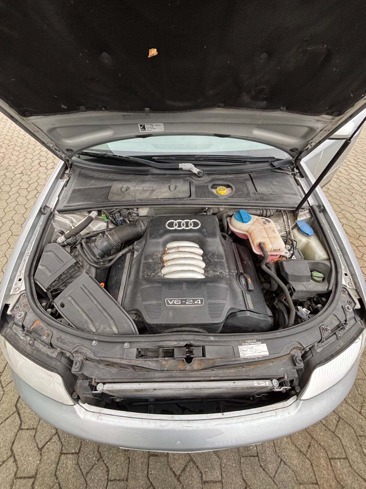 Sølv Audi A4 fra 2001