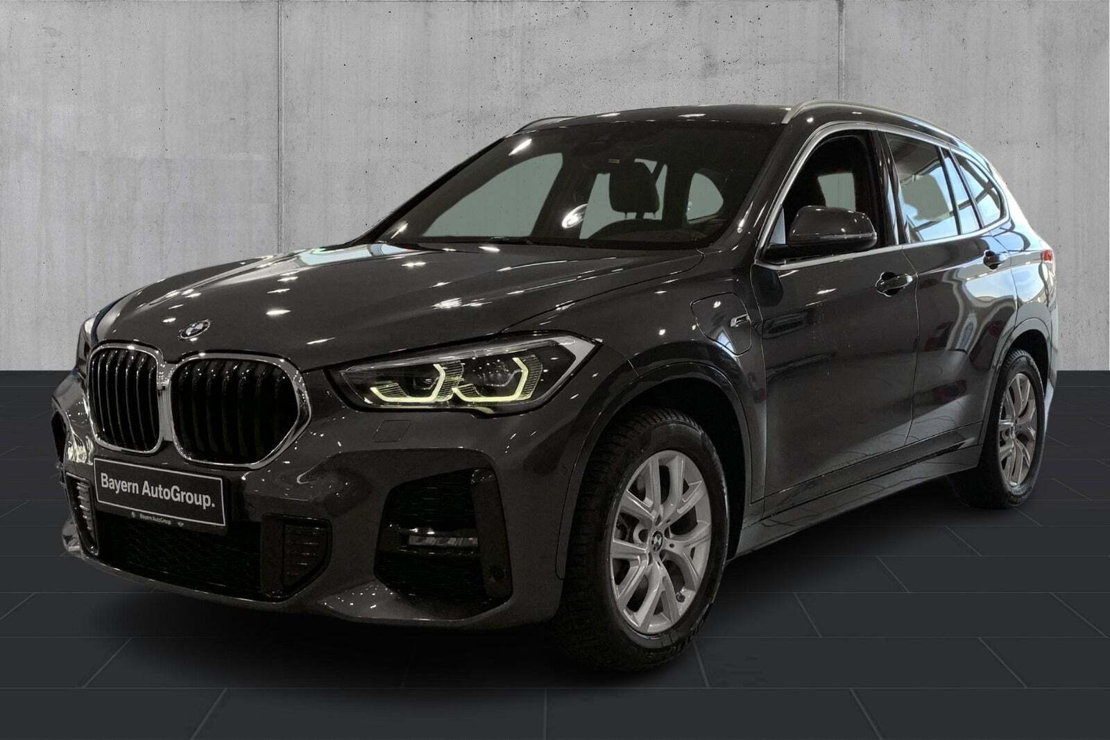 undefined BMW X1 fra 2022 set udefra