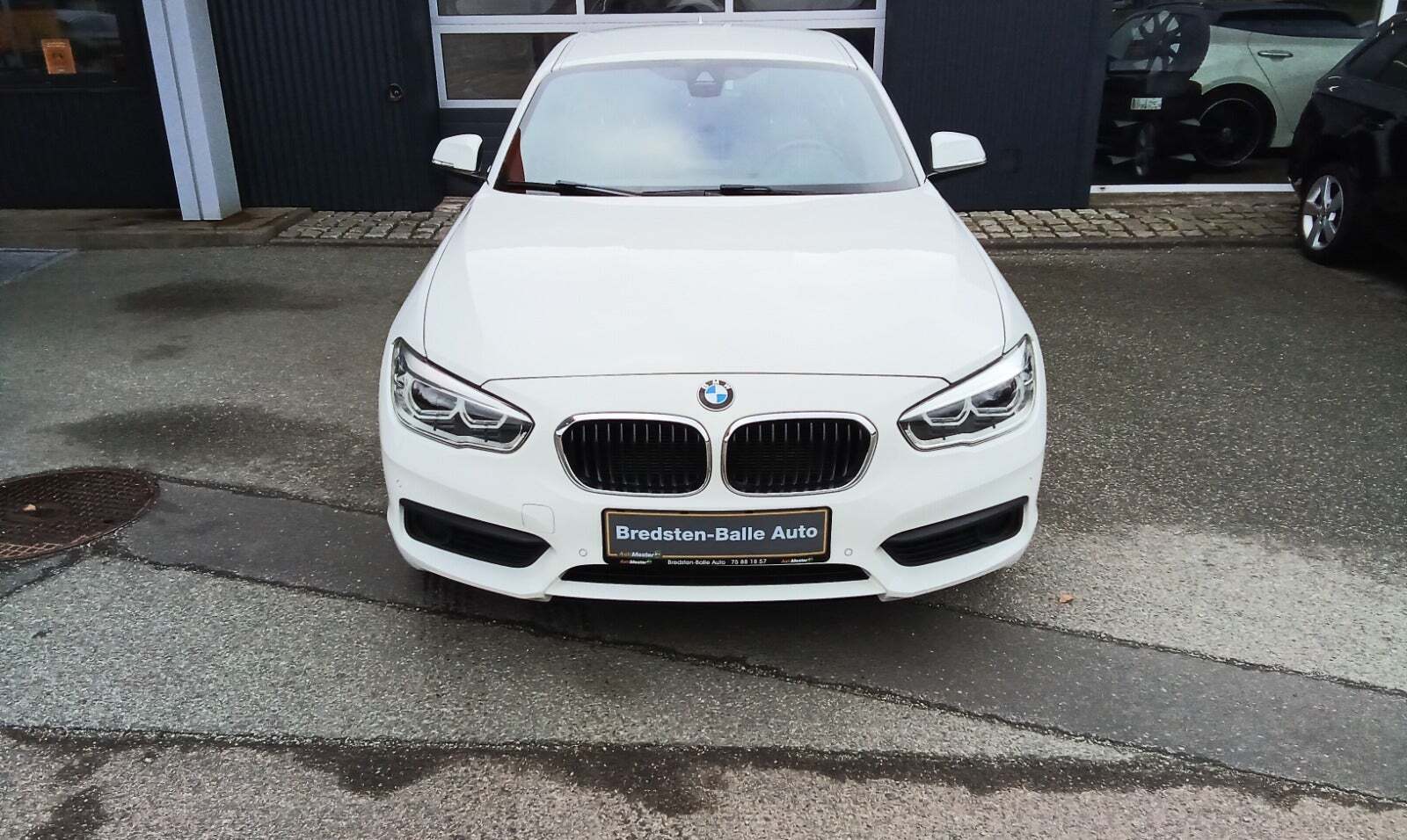 Hvid BMW 118i fra 2018