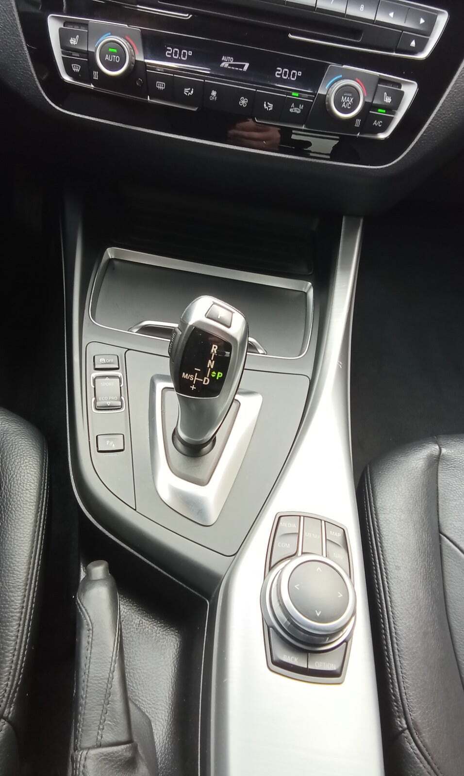 Hvid BMW 118i fra 2018