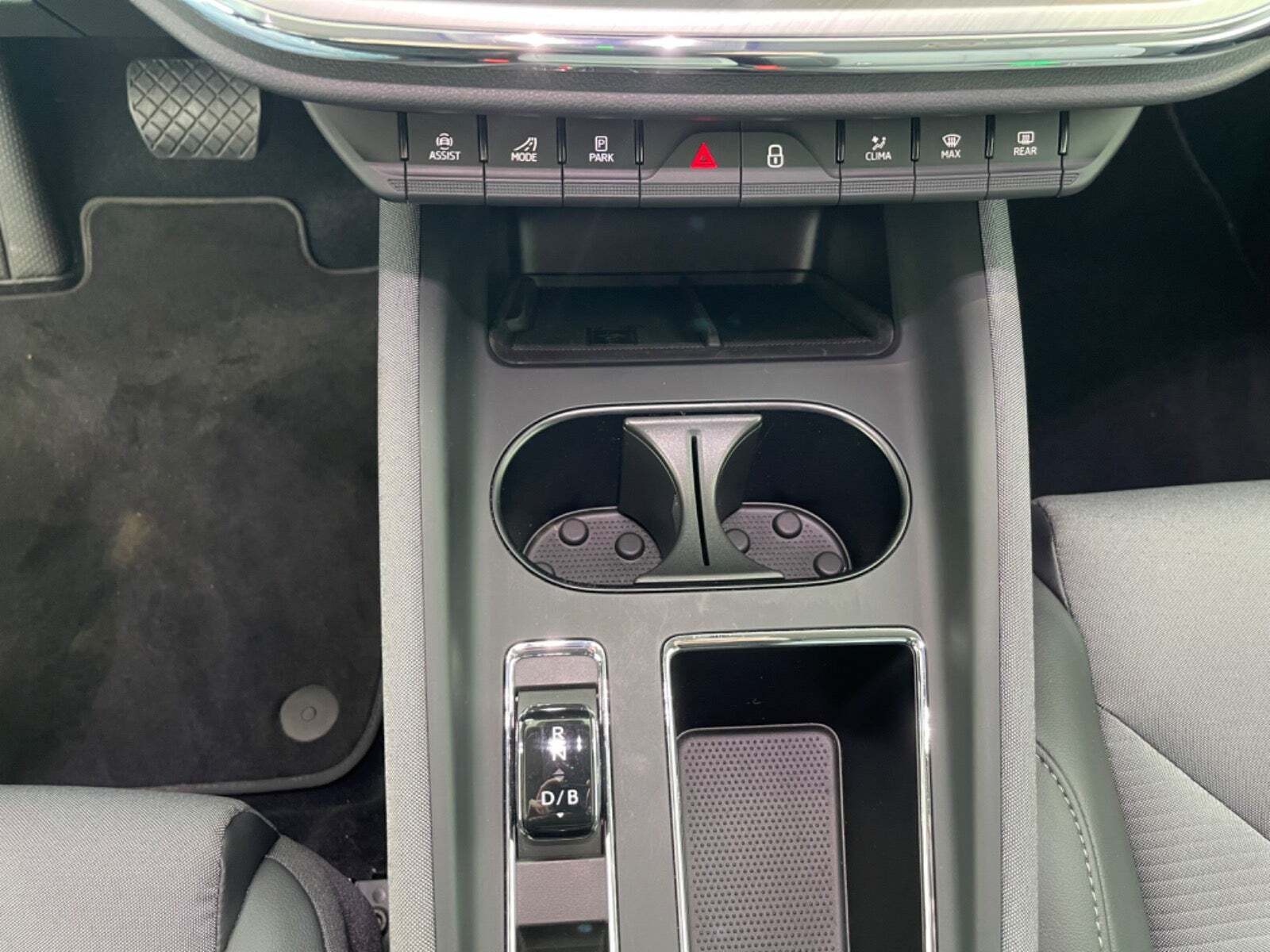 Grå Skoda Enyaq fra 2024