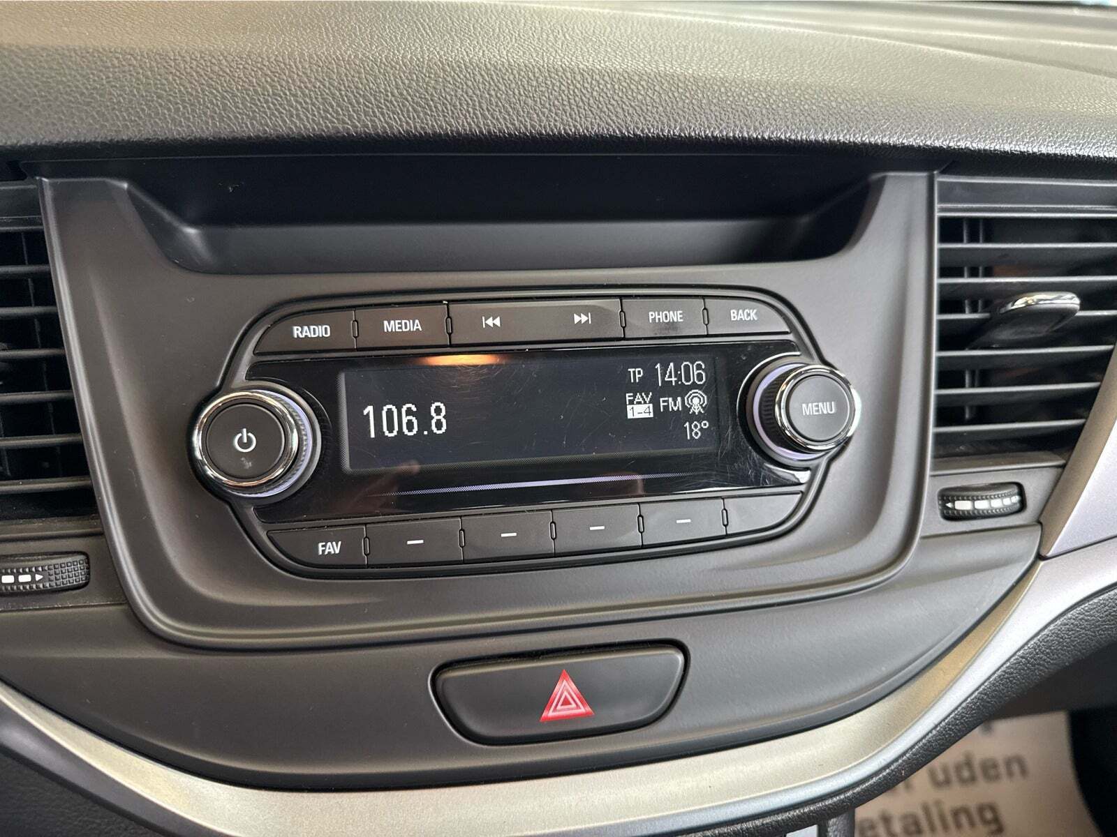 Hvid Opel Astra fra 2016