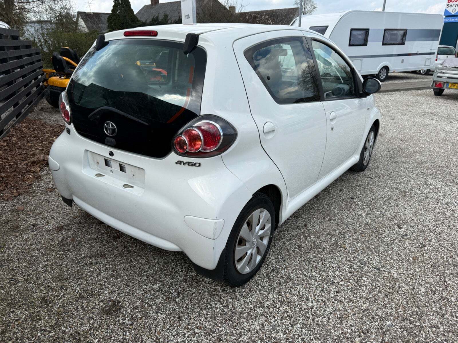 Hvid Toyota Aygo fra 2012
