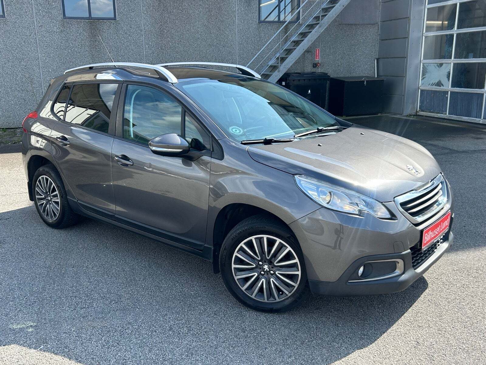 Grå Peugeot 2008 fra 2015