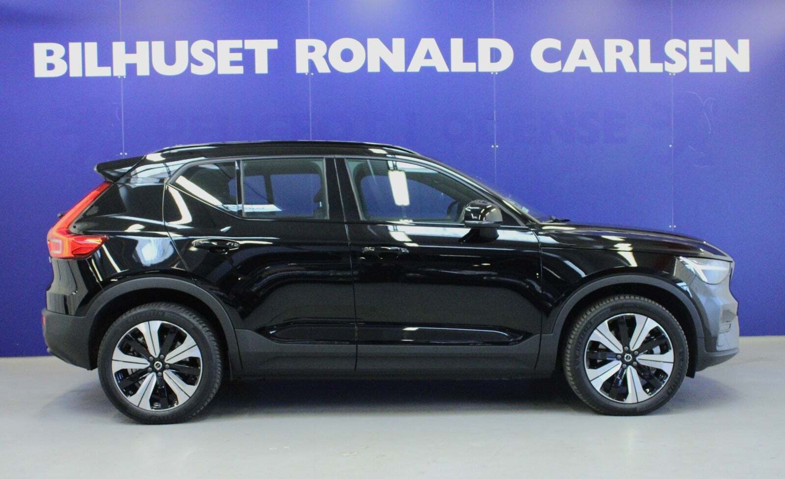 Sort Volvo XC40 fra 2023