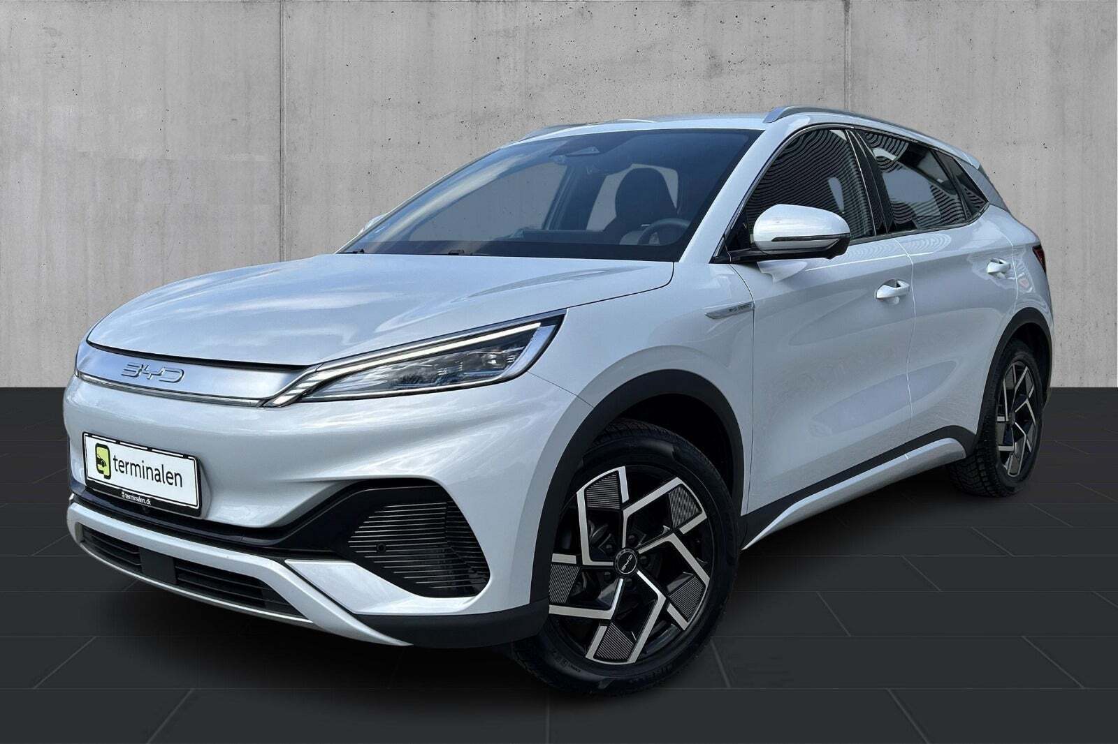 Hvid BYD Atto 3 fra 2023 set udefra