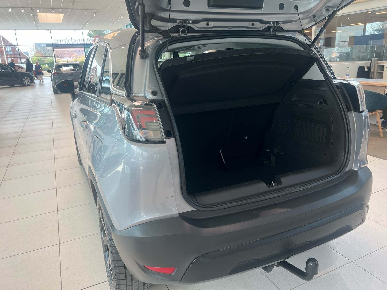 Sølv Opel Crossland fra 2023