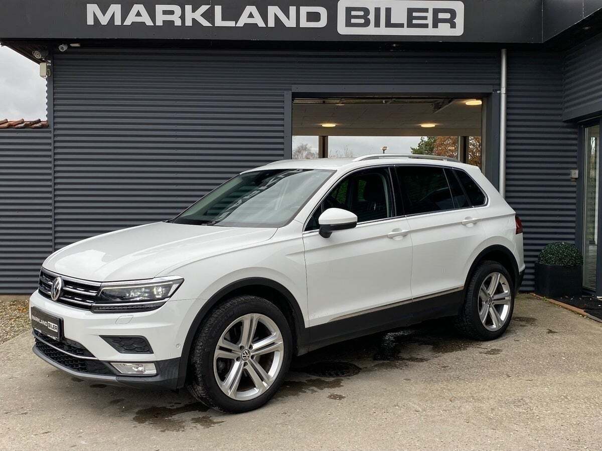 Hvid VW Tiguan fra 2017 set udefra