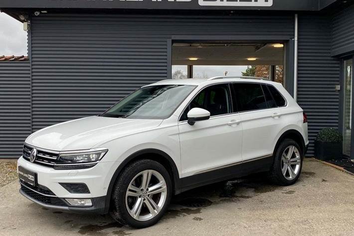 Hvid VW Tiguan fra 2017 set udefra