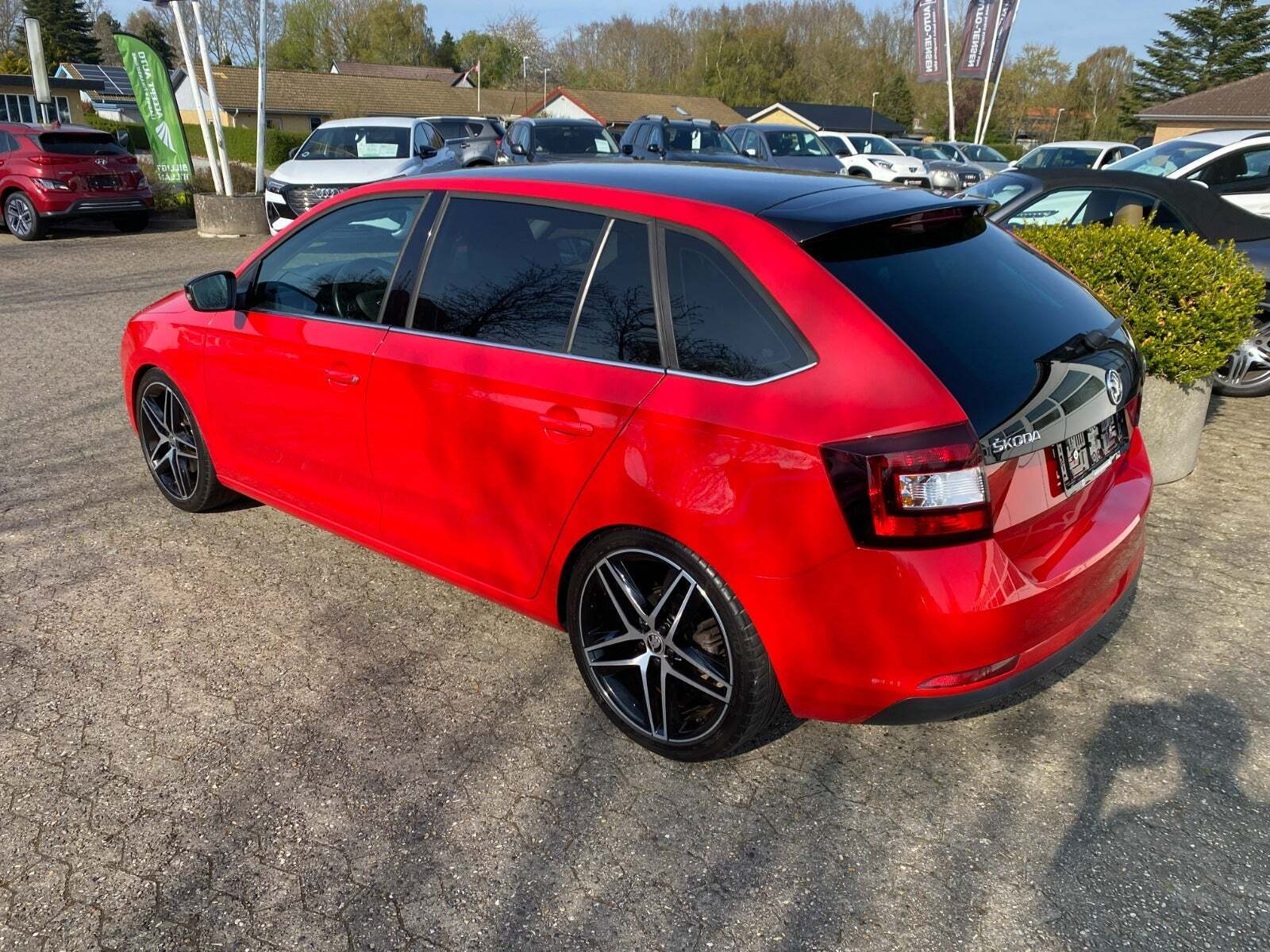 Rød Skoda Rapid fra 2018