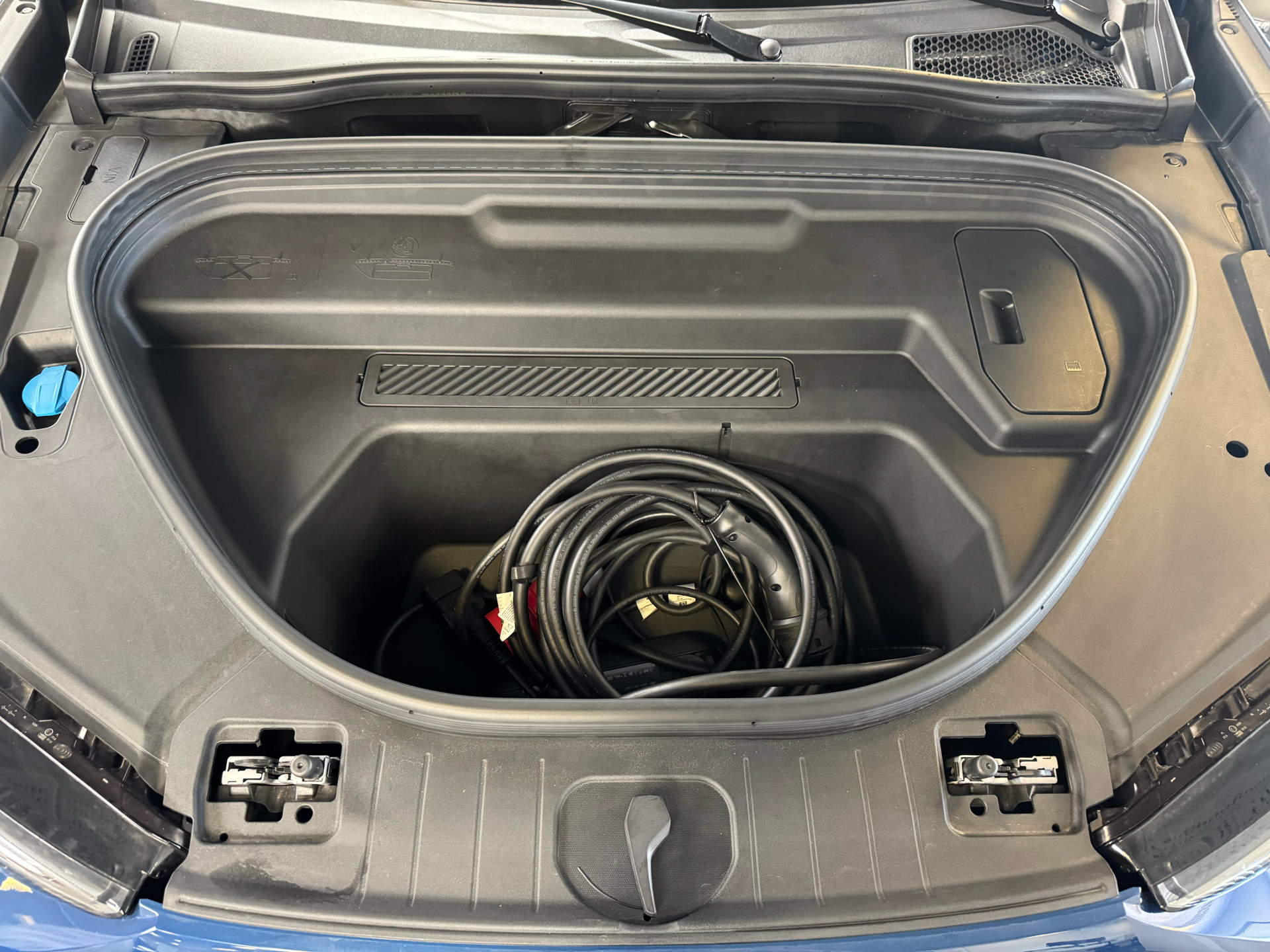 Blå Audi SQ6 fra 2024